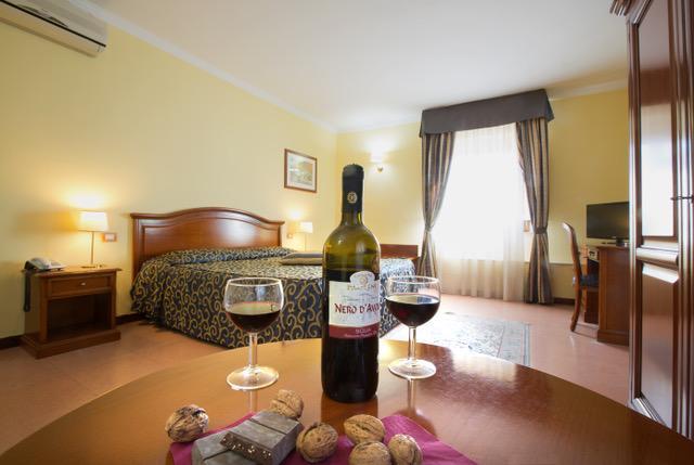 Hotel Villa Ada ปอซซัลโล ภายนอก รูปภาพ