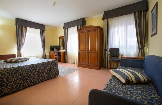 Hotel Villa Ada ปอซซัลโล ภายนอก รูปภาพ